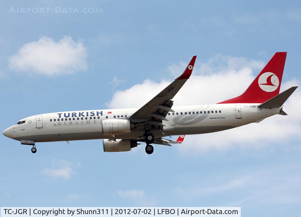 TC-JGR, 2006 Boeing 737-8F2 C/N 34415, Landing rwy 32L