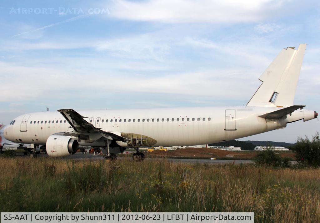 S5-AAT, 1991 Airbus A320-231 C/N 0191, Stored in all white without titles... Uncertain future... Certainly to be b/u