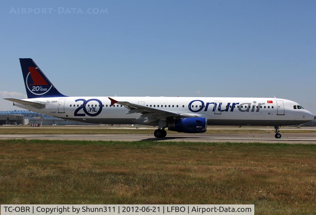TC-OBR, 1999 Airbus A321-131 C/N 1008, Taxiing holding point rwy 14L for departure with 20th anniversary c/s