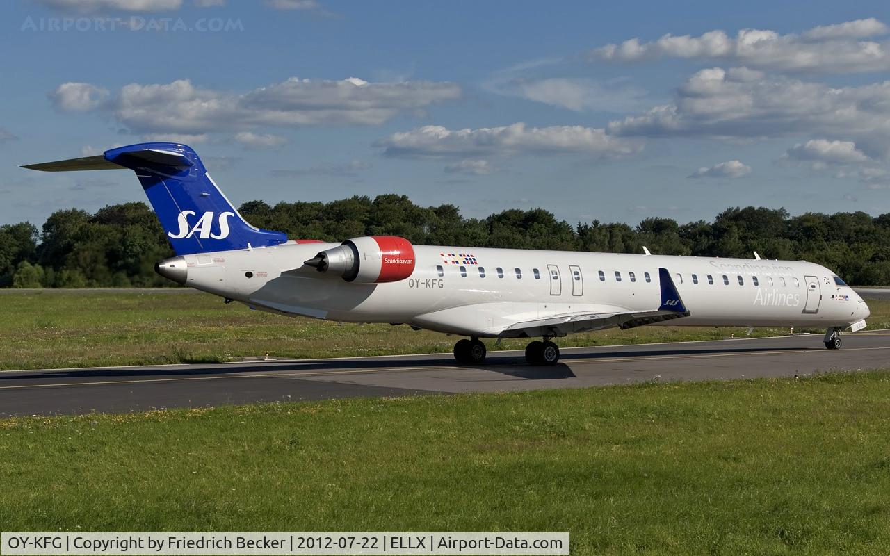 OY-KFG, 2009 Bombardier CRJ-900ER (CL-600-2D24) C/N 15237, holding point RW06
