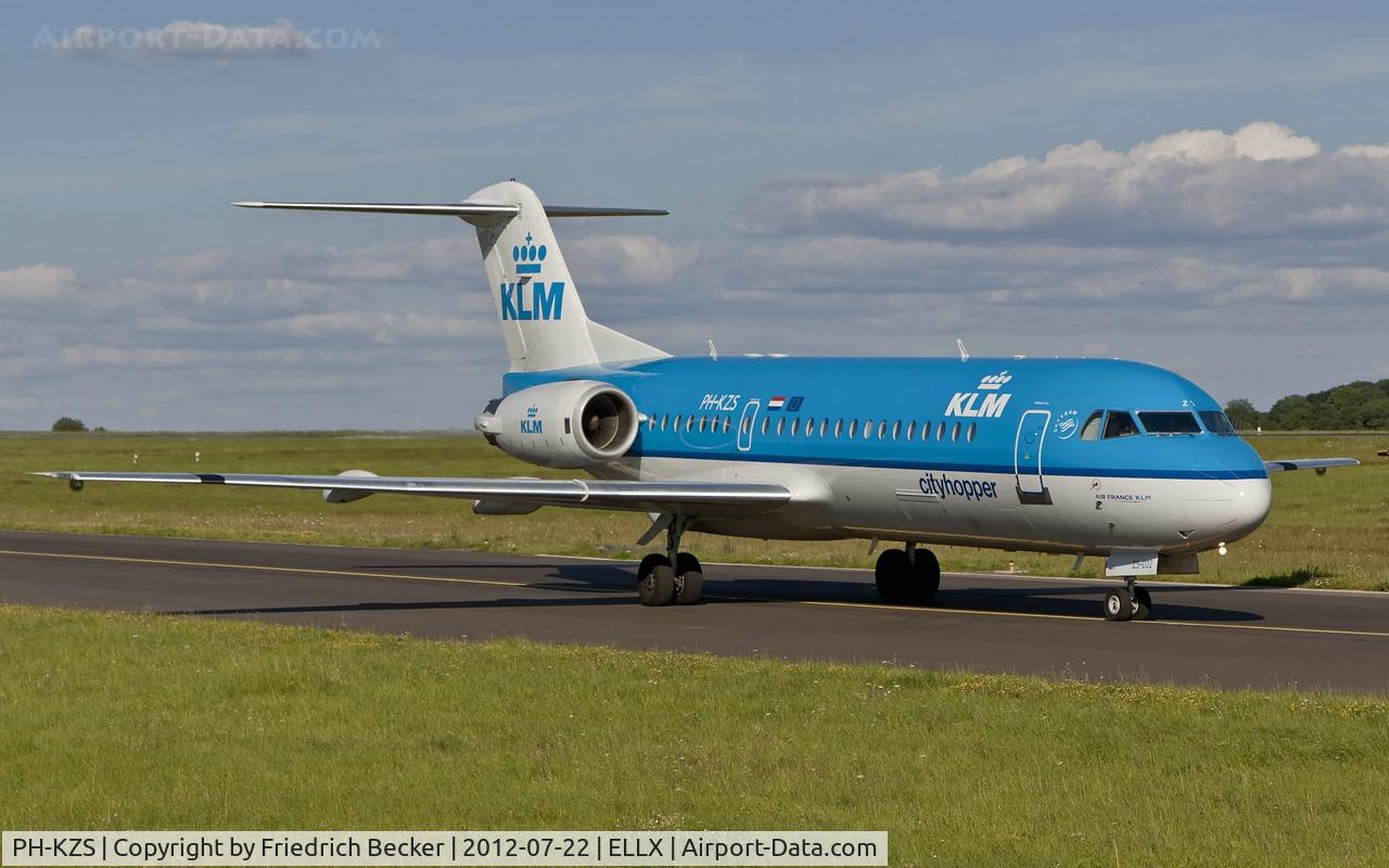 PH-KZS, 1995 Fokker F70 (F-28-0070) C/N 11540, taxying to the active
