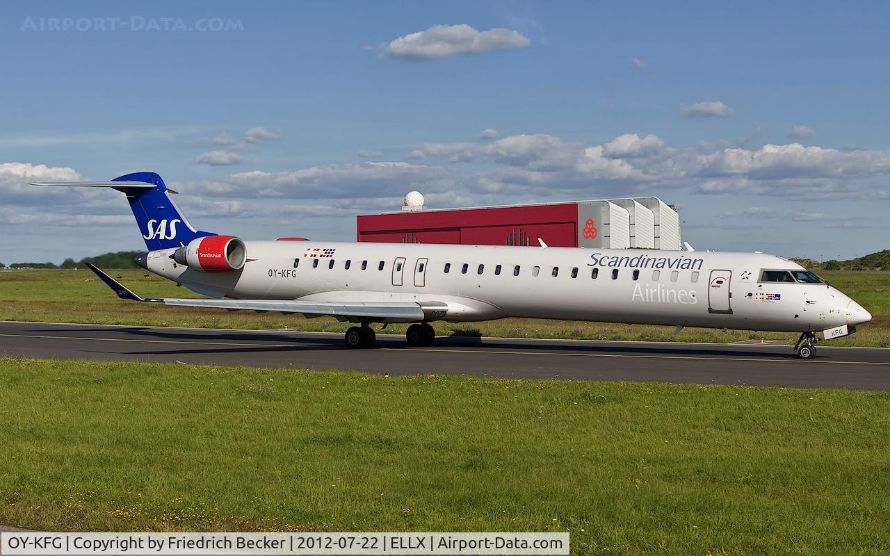 OY-KFG, 2009 Bombardier CRJ-900ER (CL-600-2D24) C/N 15237, taxying to the active