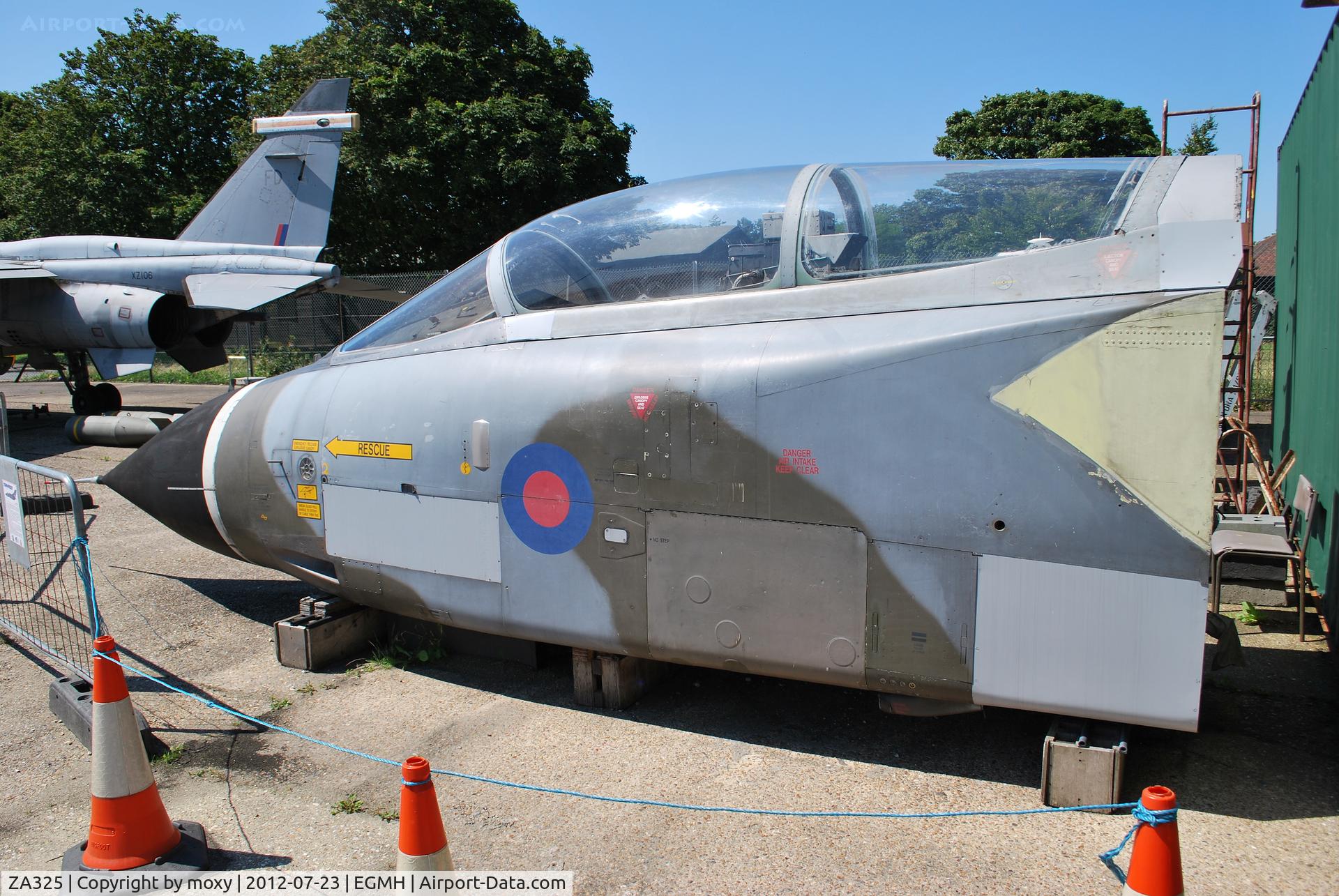 ZA325, 1979 Panavia Tornado GR.1(T) C/N 014/BT005/3007, Tornado GR.1T cockpit section at Manston.