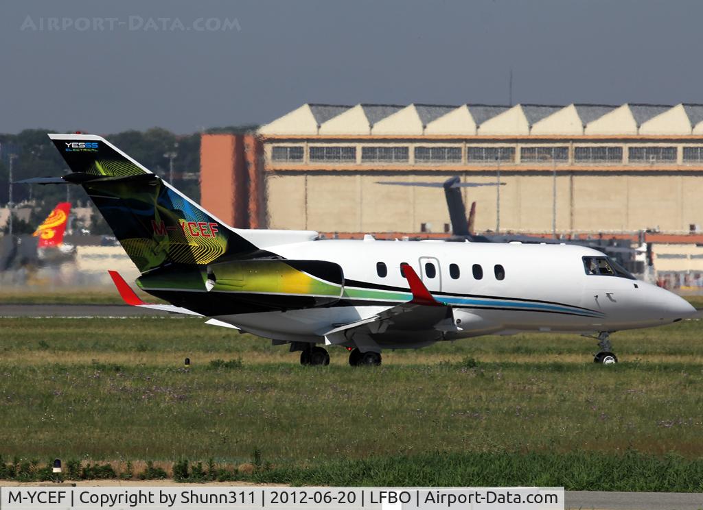 M-YCEF, 2005 Raytheon Hawker 800XPi C/N 258723, Taxiing holding point rwy 14L for departure...