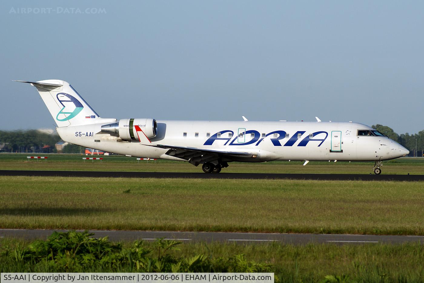 S5-AAI, 1998 Canadair CRJ-200LR (CL-600-2B19) C/N 7248, S5-AAI @ EHAM