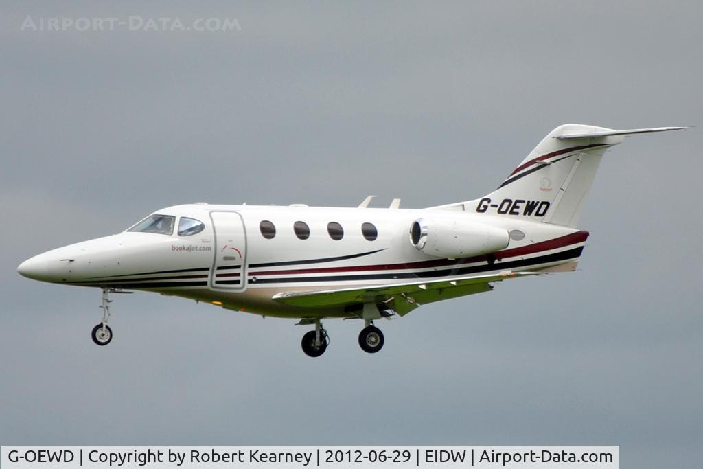 G-OEWD, 2005 Raytheon 390 Premier 1 C/N RB-126, On short finals for r/w 28