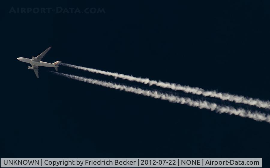 UNKNOWN, Contrails Various C/N Unknown, SriLankan A330-243 cruising westbound