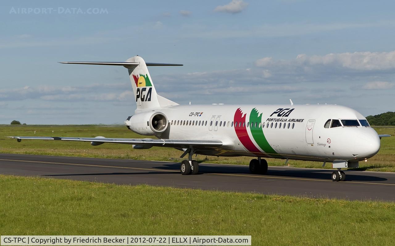 CS-TPC, 1990 Fokker 100 (F-28-0100) C/N 11287, taxying to the actice