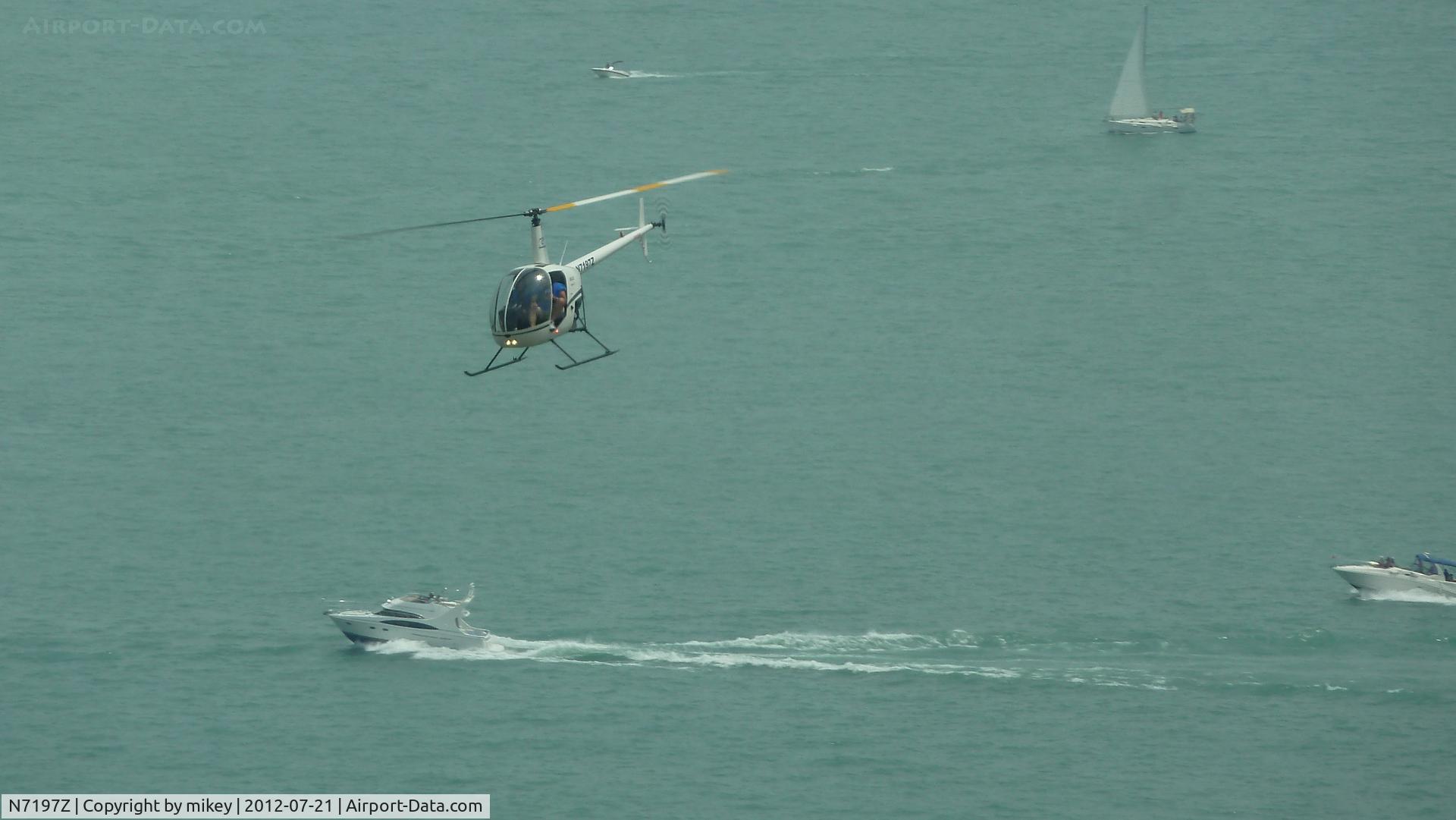 N7197Z, 2001 Robinson R22 BETA C/N 3249, CAPTURED FROM HIGH ATOP THE LAKEVIEW POINT HIGH RISE AS SEEN OVER THE RACE TO MACKINAC SPONSORED BY THE CHICAGO YACHT CLUB