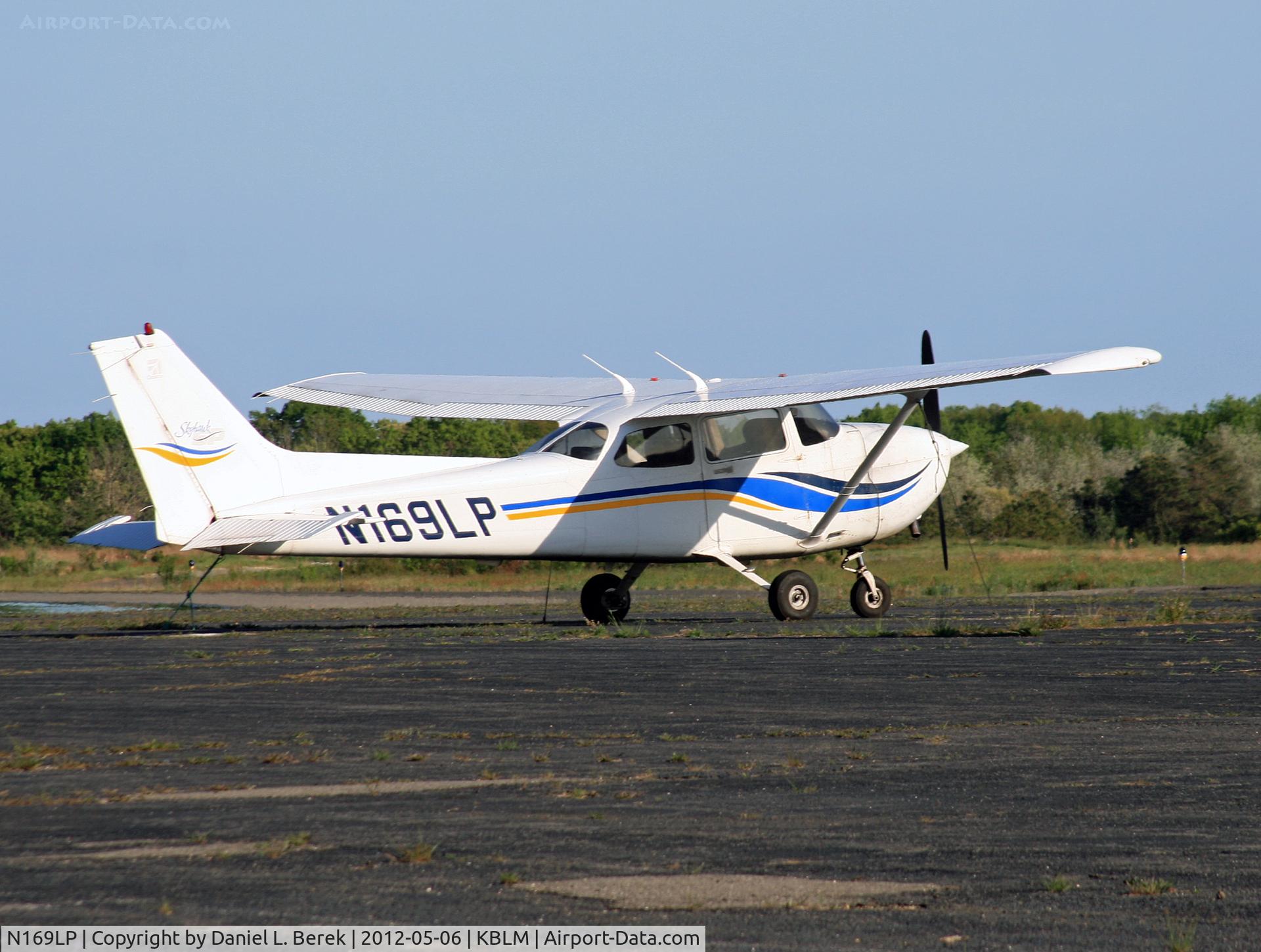 N169LP, 1999 Cessna 172S C/N 172S8234, Nice high-performance Skyhawk SP at Monmouth Executive Airport.
