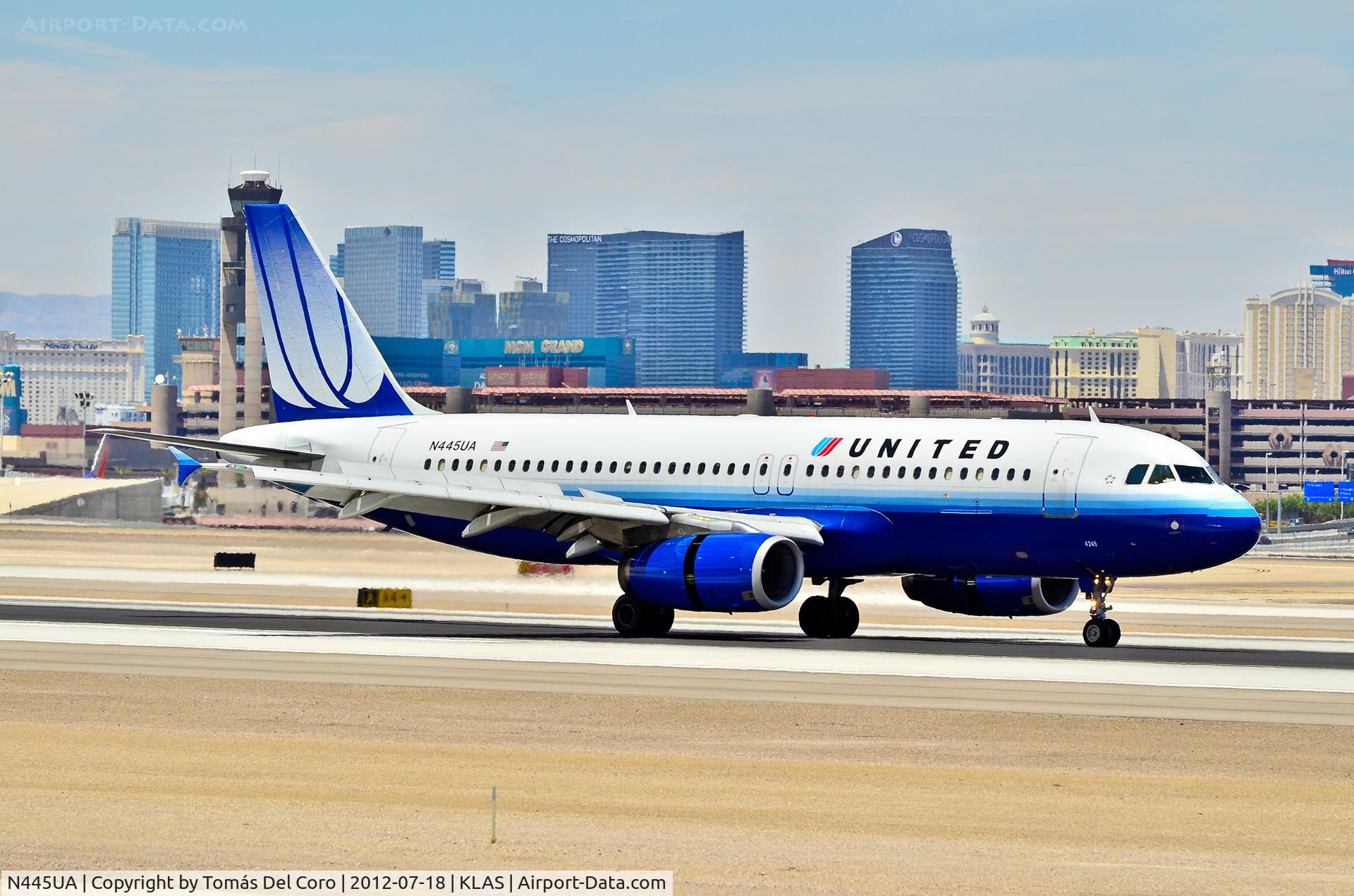 N445UA, 1998 Airbus A320-232 C/N 826, N445UA United Airlines Airbus A320-232 (cn 826)

Las Vegas - McCarran International (LAS / KLAS)
USA - Nevada, July 18, 2012
Photo: Tomás Del Coro