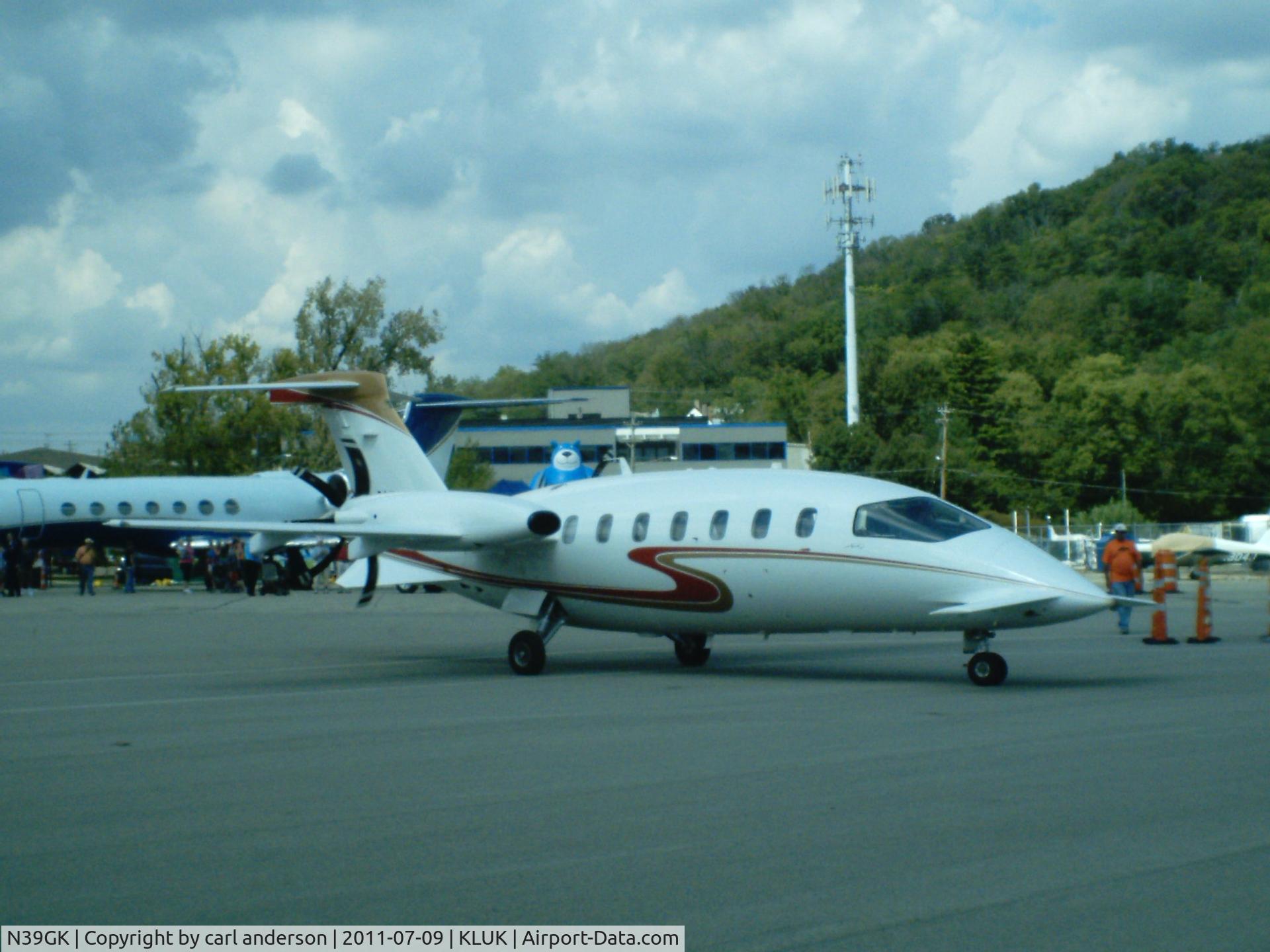 N39GK, 2000 Piaggio P-180 Avanti C/N 1039, kluk aviation days 6-2011