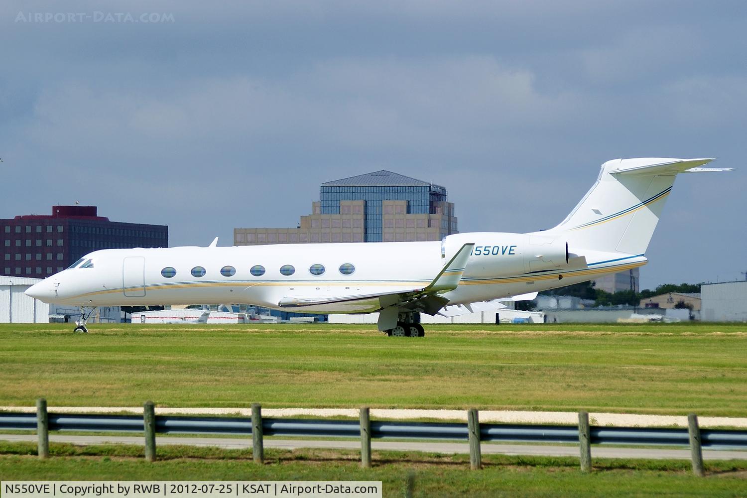 N550VE, Gulfstream Aerospace GV-SP (G550) C/N 5365, Taxiing