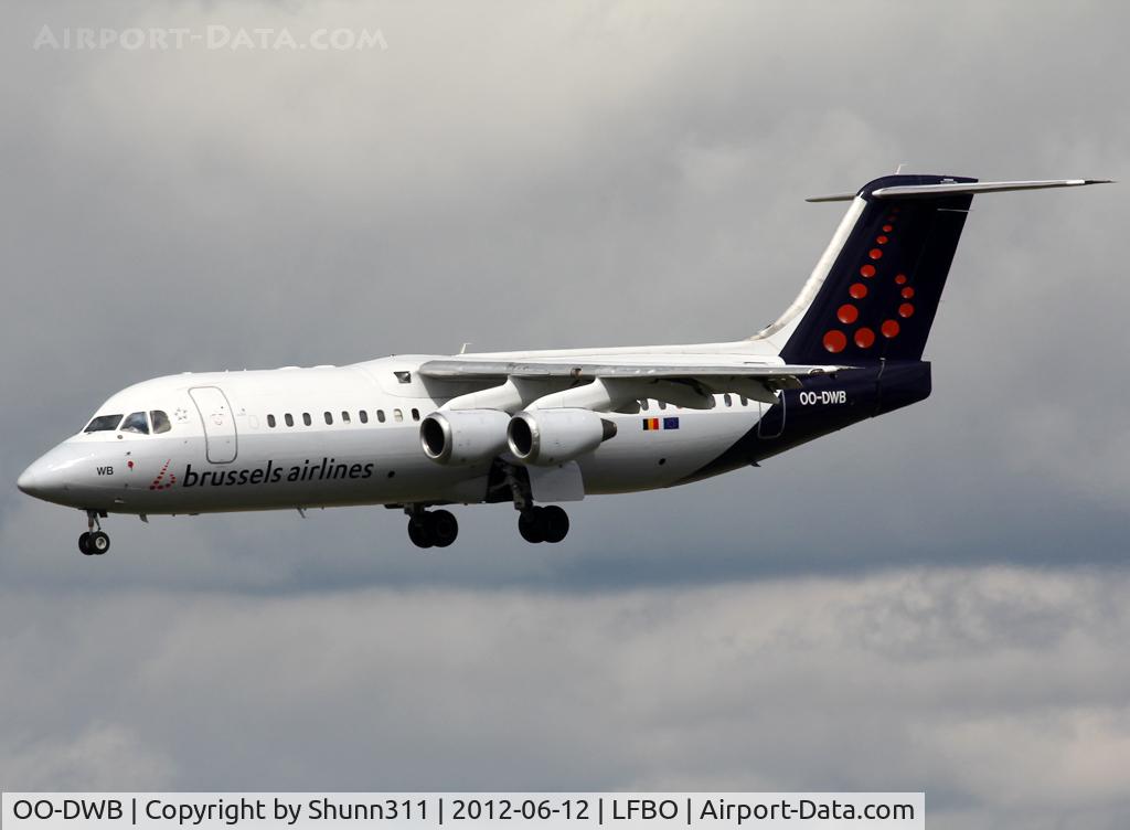 OO-DWB, 1997 British Aerospace Avro 146-RJ100 C/N E3315, Landing rwy 32R