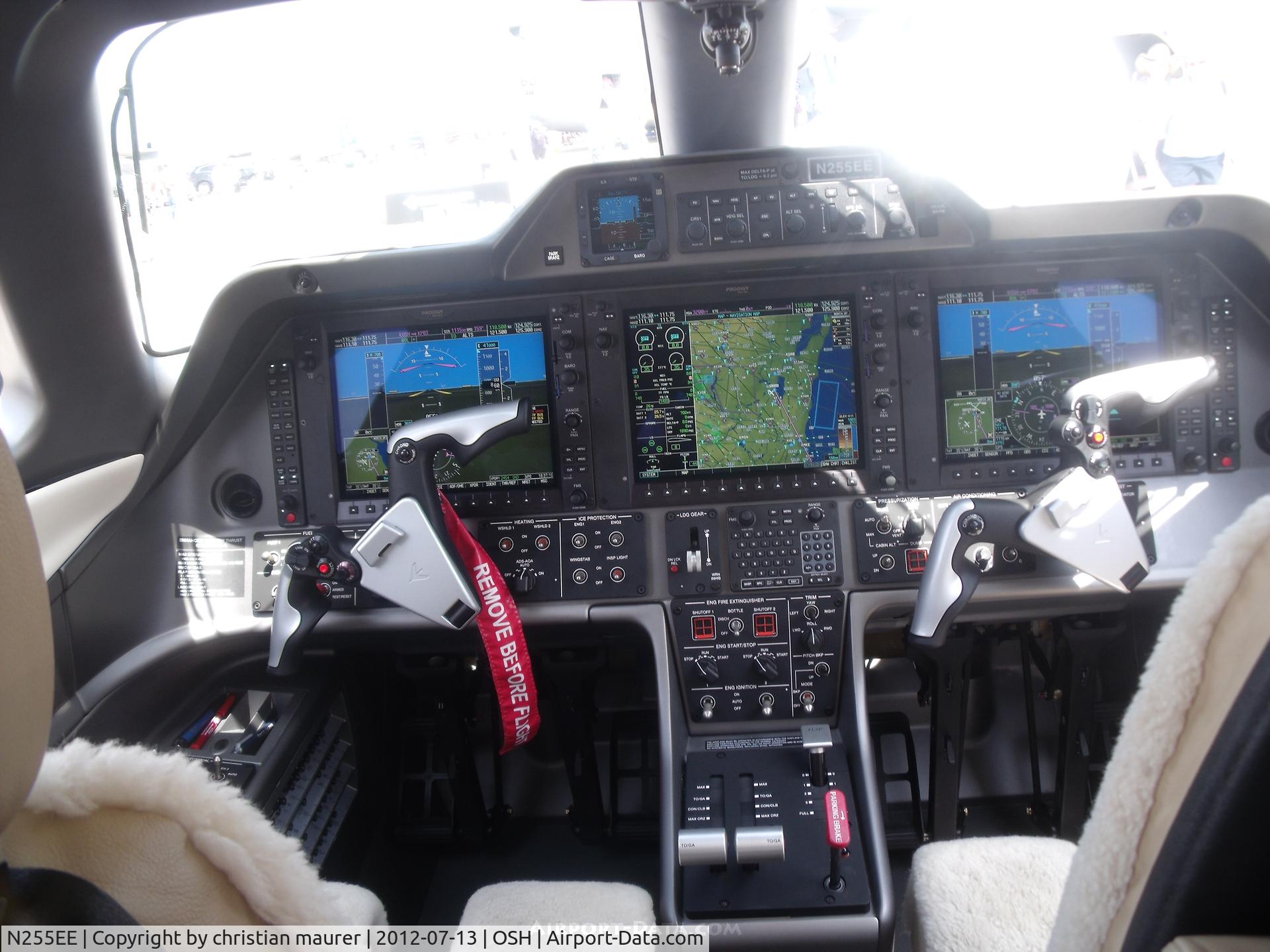 N255EE, 2012 Embraer EMB-500 Phenom 100 C/N 50000255, emb-500 flight deck