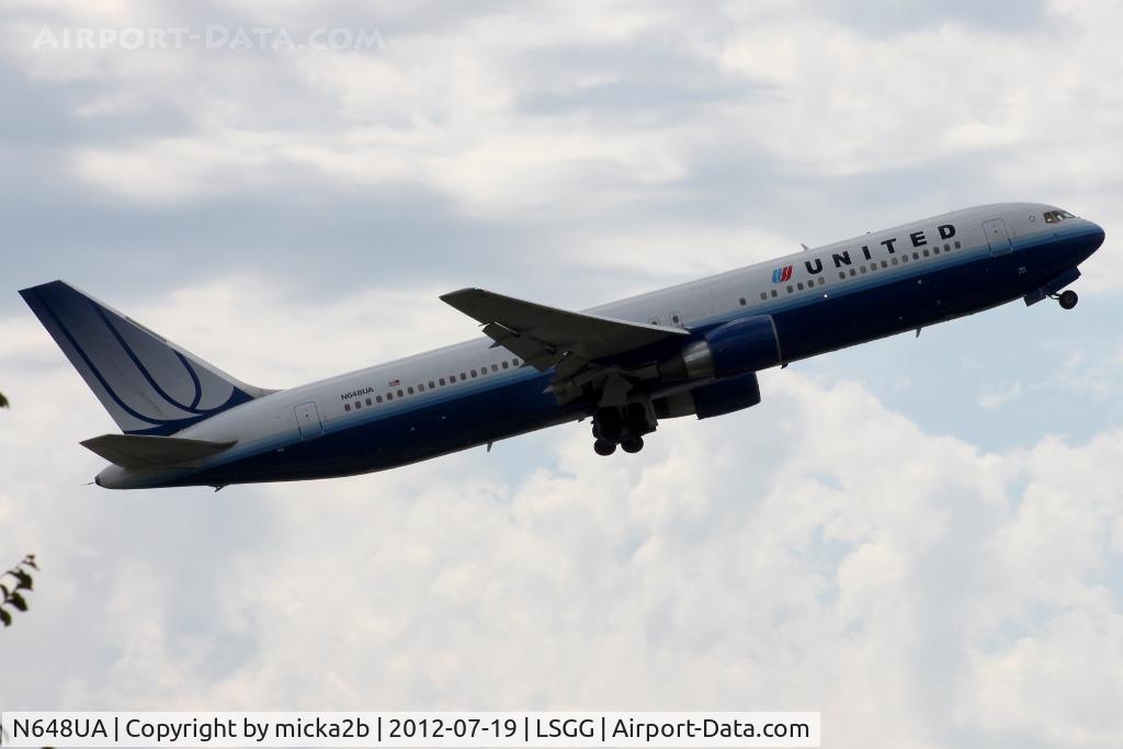 N648UA, 1992 Boeing 767-322ER C/N 25285, Take off in 25
