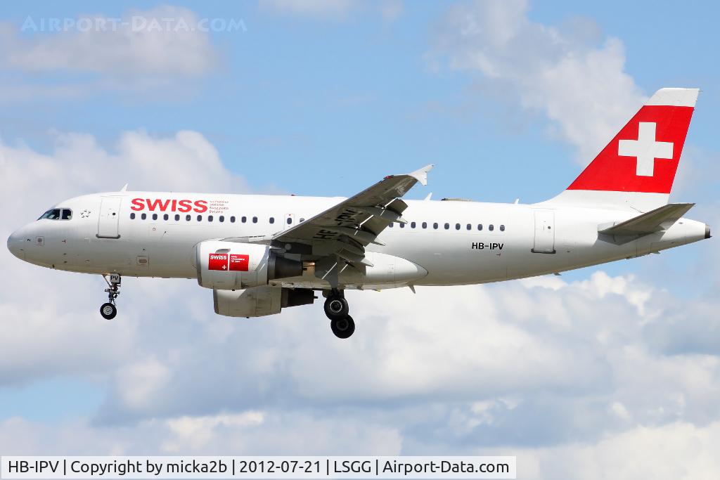 HB-IPV, 1996 Airbus A319-112 C/N 578, Landing in 03