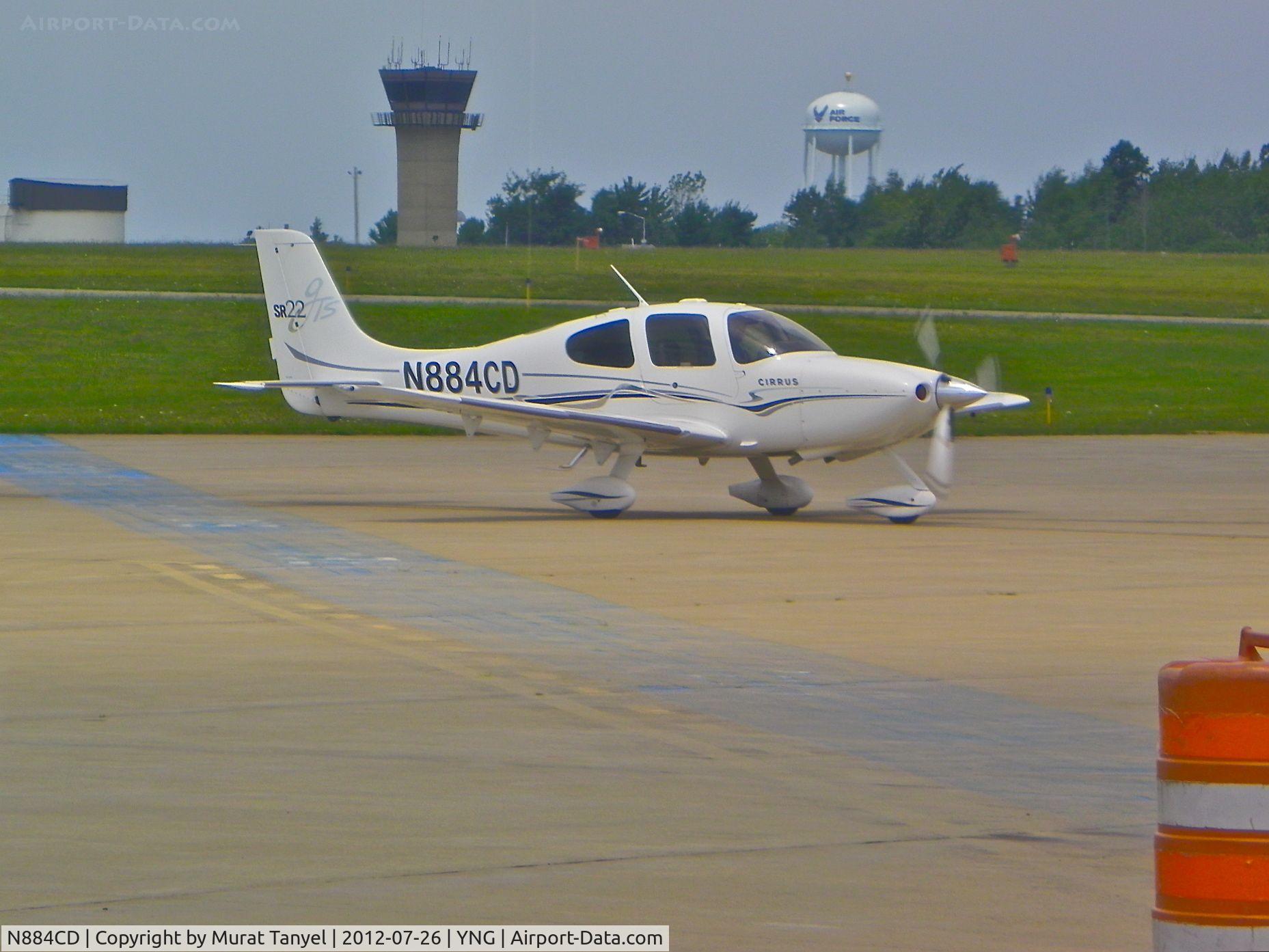 N884CD, 2005 Cirrus SR22 C/N 1567, Taxiing to place at Youngstown-Warren Regional Airport