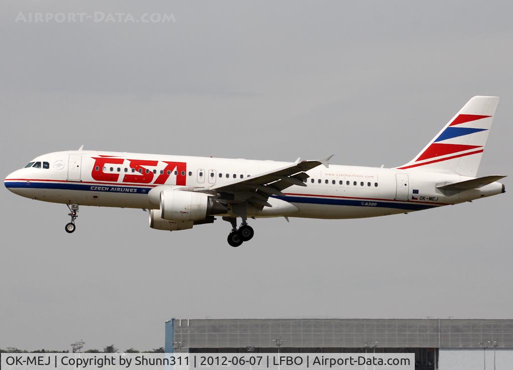 OK-MEJ, 2007 Airbus A320-214 C/N 3097, Landing rwy 14L