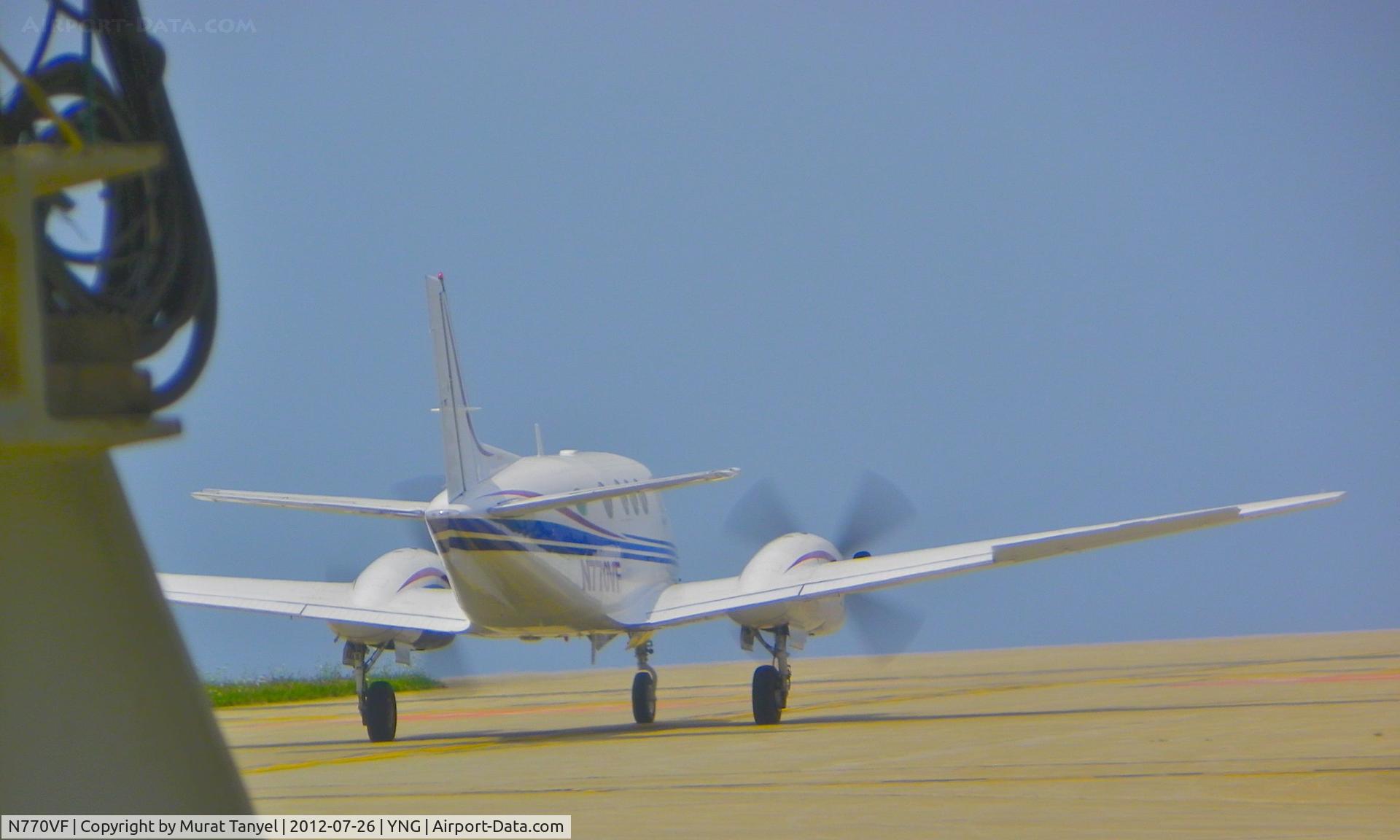 N770VF, 2001 Raytheon Aircraft Company C90A C/N LJ-1641, Departing