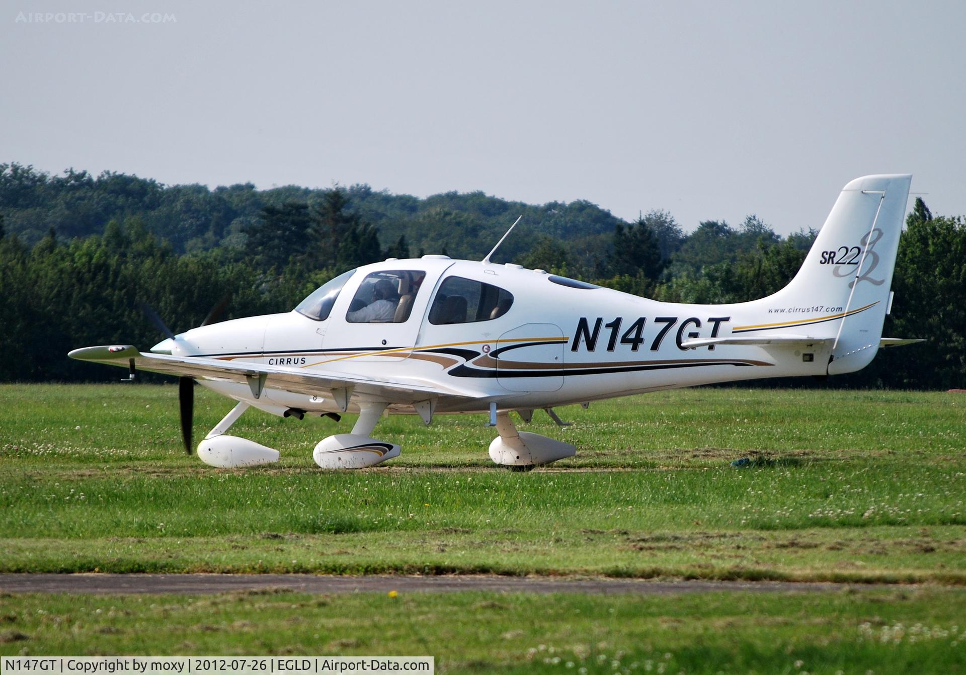 N147GT, 2004 Cirrus SR22 G2 C/N 1069, Cirrus SR22 at Denham.