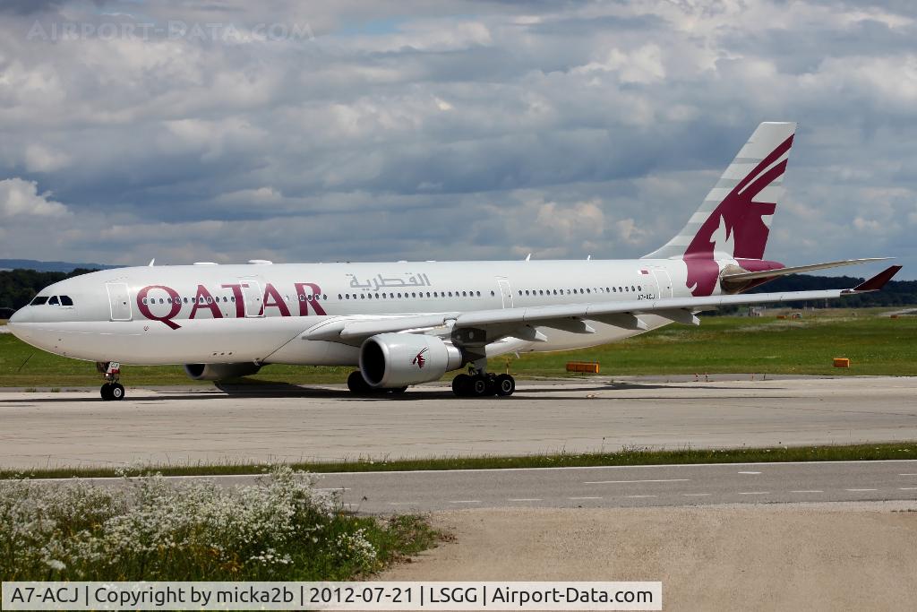 A7-ACJ, 2006 Airbus A330-202 C/N 760, Taxiing to departure in 05 for Doha