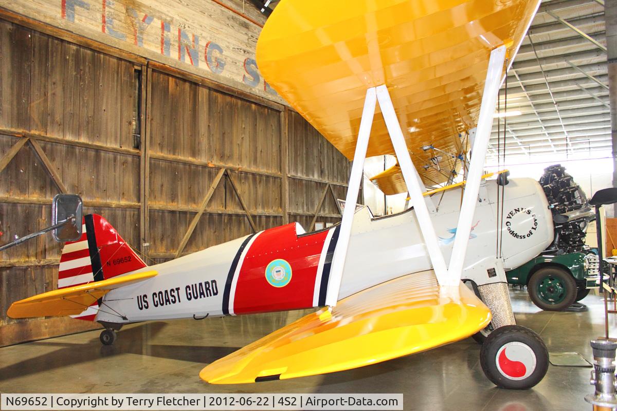 N69652, 1943 Boeing B75N1 C/N 75-7628, at Western Antique Aeroplane and Automobile Museum at Hood River, Oregon