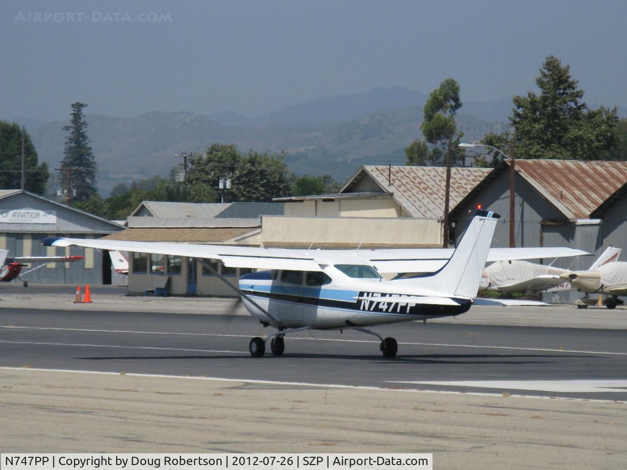 N747PP, 1980 Cessna 182R Skylane C/N R18201587, 1980 Cessna 182R SKYLANE RG. Lycoming O-540-J3C5D 235 Hp, takeoff roll Rwy 22