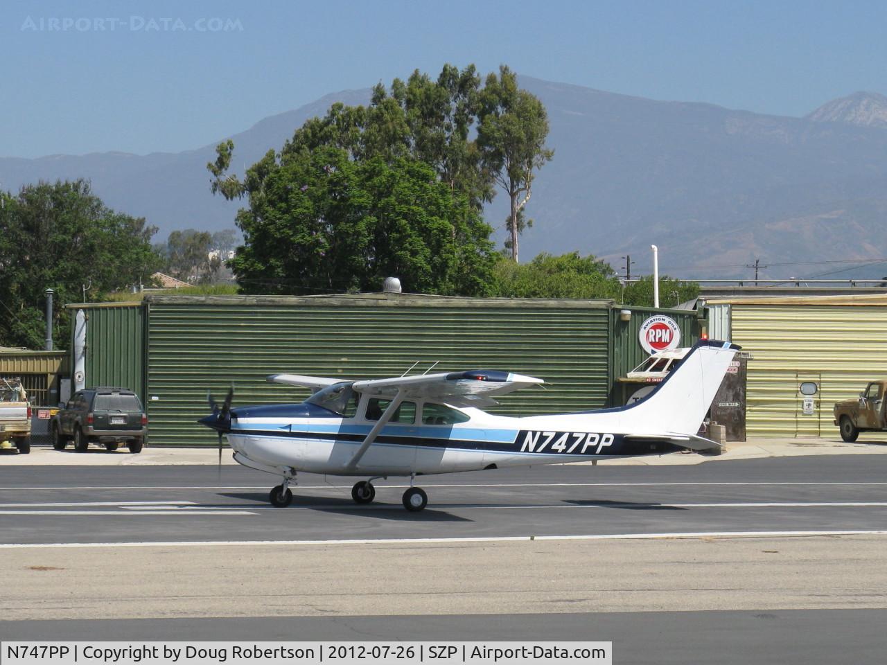 N747PP, 1980 Cessna 182R Skylane C/N R18201587, 1980 Cessna 182R SKYLANE RG, Lycoming O-540-J3C5D 235 Hp, takeoff roll Rwy 22