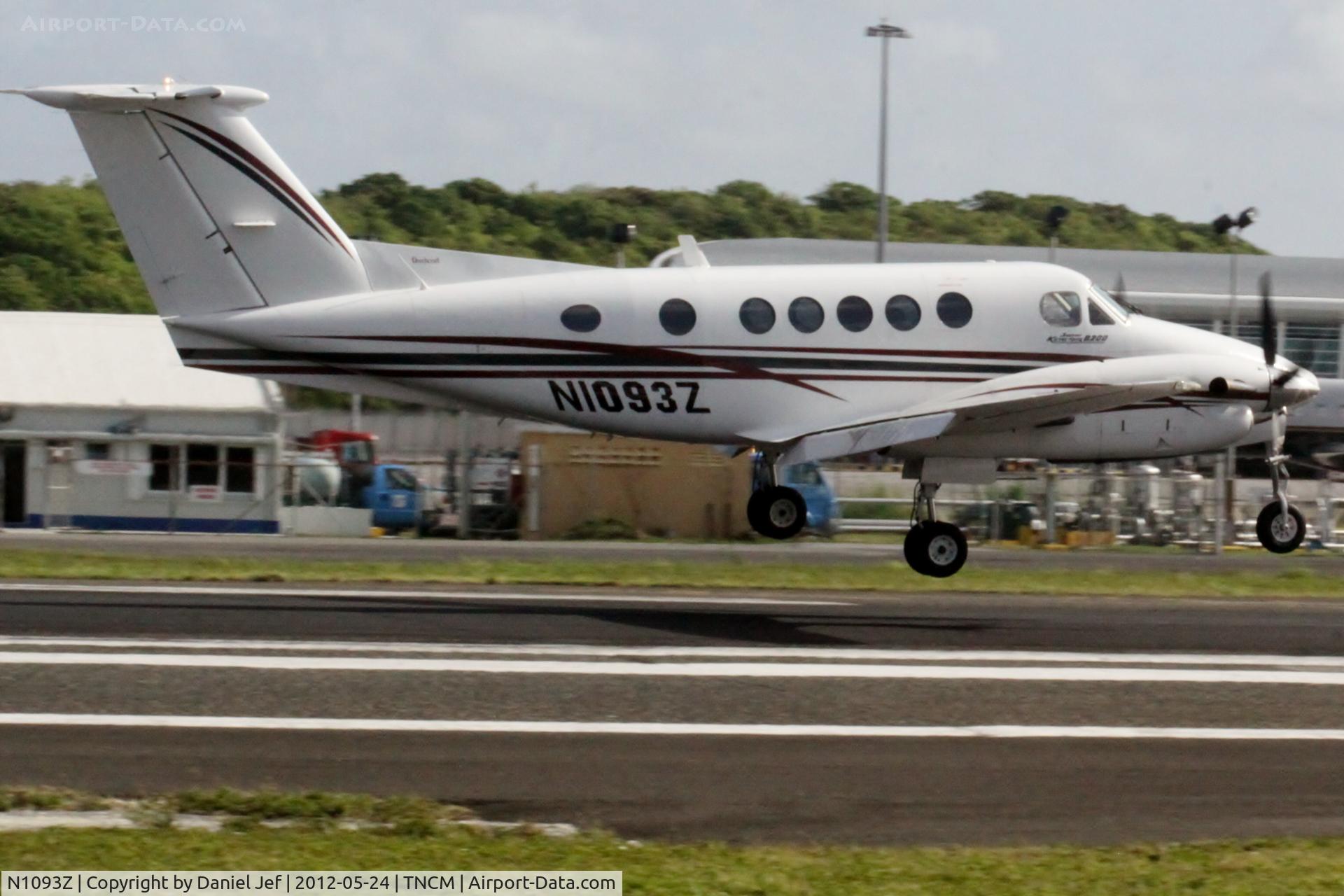 N1093Z, 1997 Beech B200 King Air C/N BB-1593, N1093Z