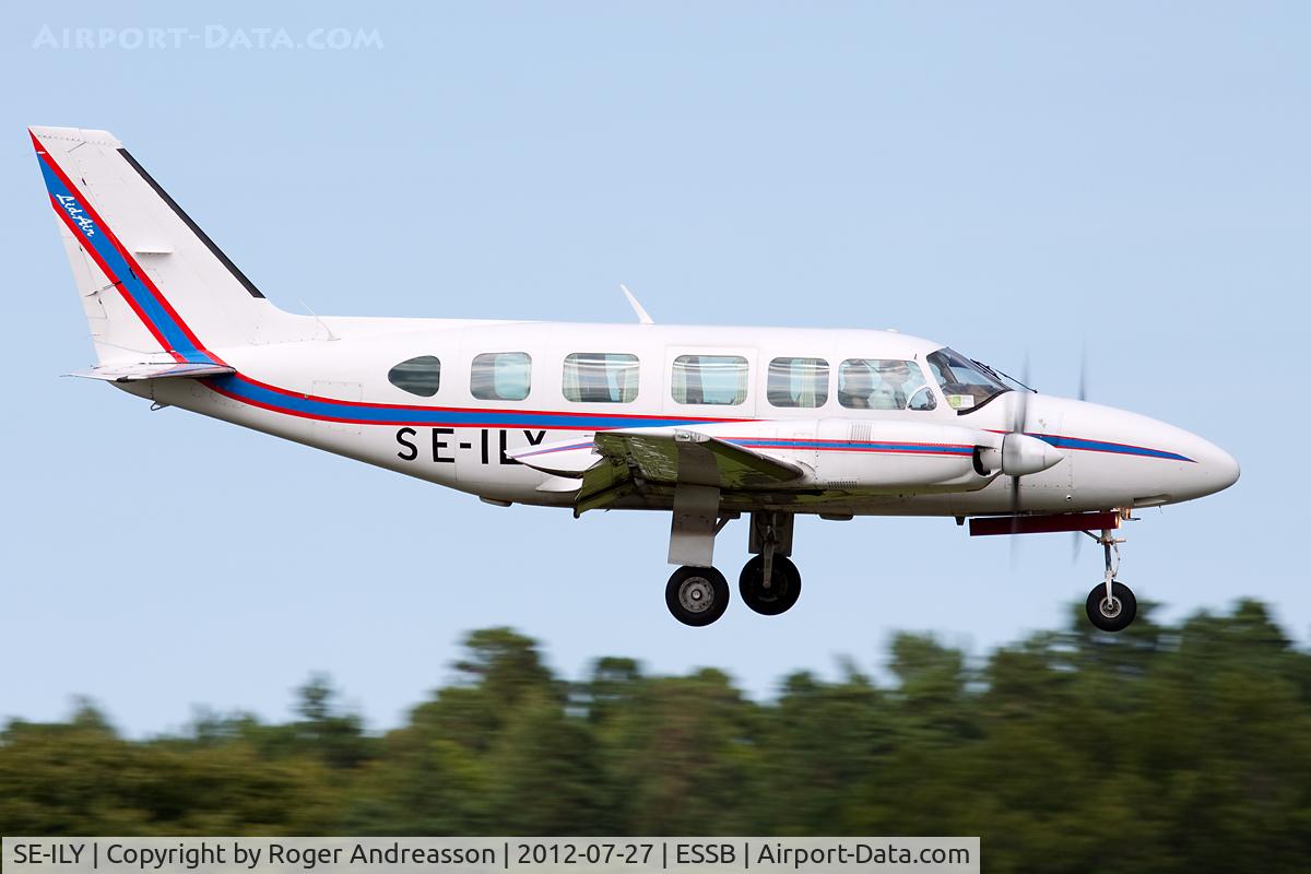 SE-ILY, 1978 Piper PA-31-350 Chieftain C/N 31-7852051, On final to runway 12
