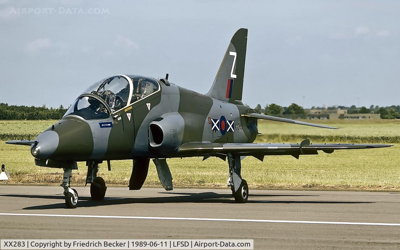 XX283, 1979 Hawker Siddeley Hawk T.1 C/N 109/312108, ready to taxy to the active