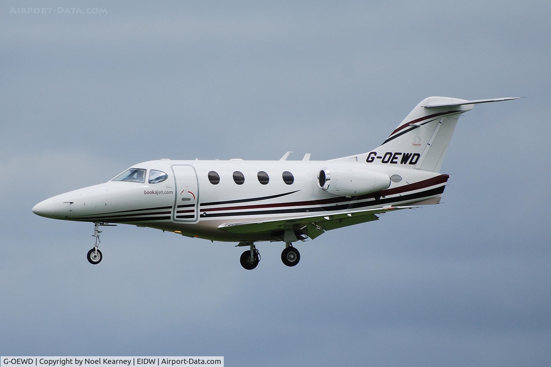 G-OEWD, 2005 Raytheon 390 Premier 1 C/N RB-126, Landing Rwy 28 at EIDW.