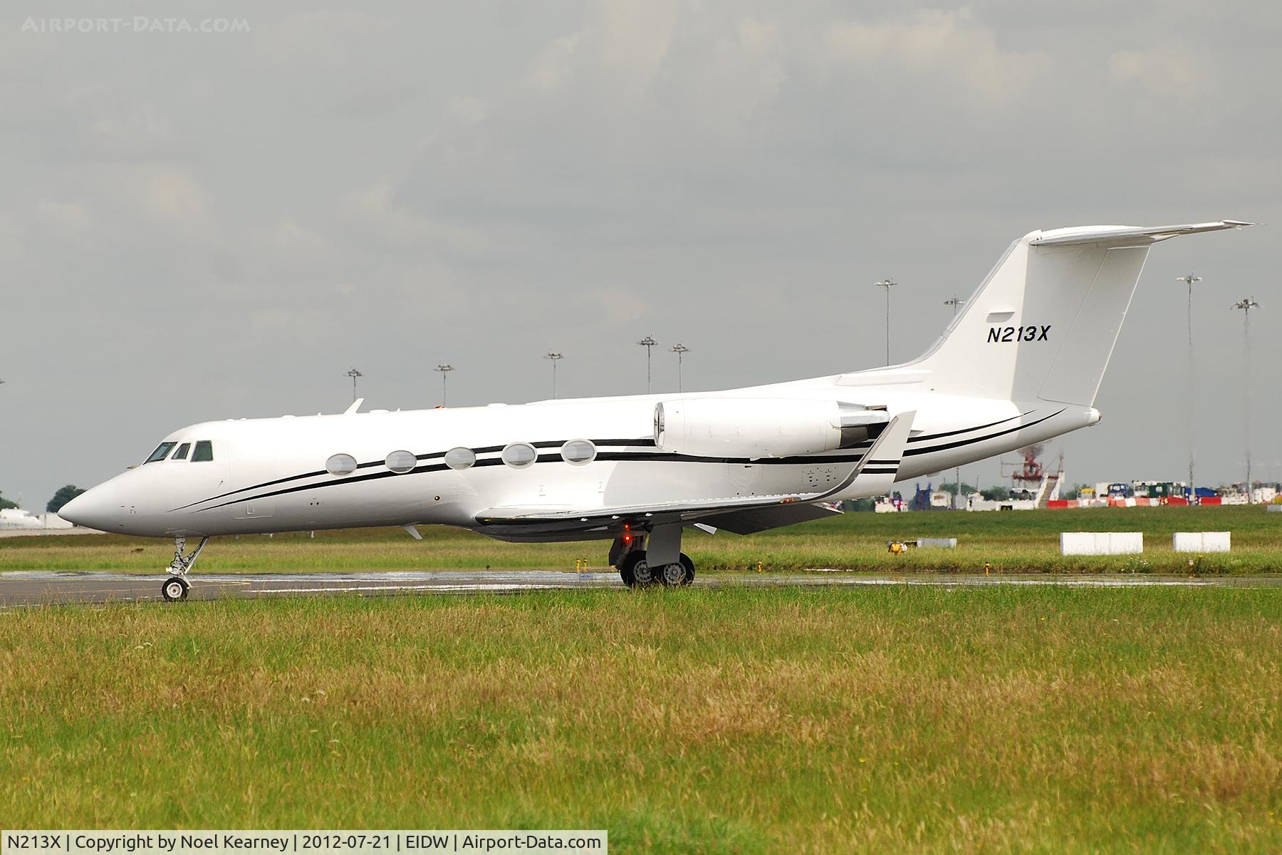 N213X, 1977 Grumman G-1159 Gulfstream II SP C/N 213, Departing off Rwy 28 at EIDW