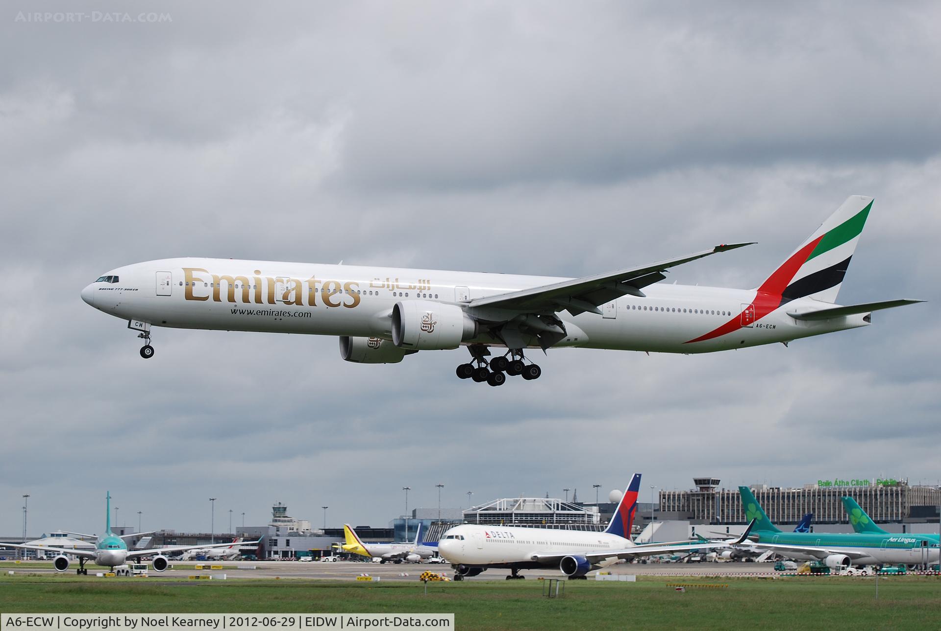 A6-ECW, 2009 Boeing 777-31H/ER C/N 38981, Landing Rwy 28 at EIDW