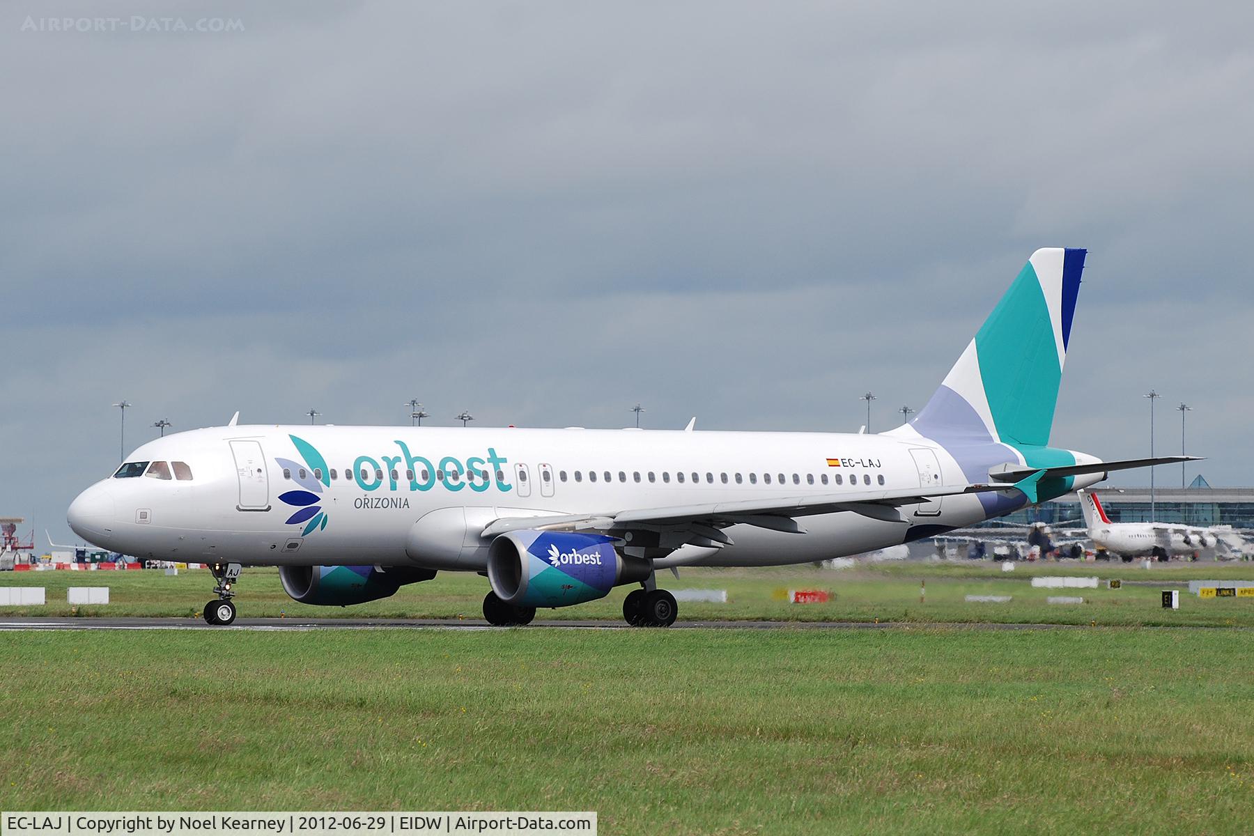 EC-LAJ, 2009 Airbus A320-214 C/N 3889, Departing off Rwy 28 at EIDW, operated by ORBEST