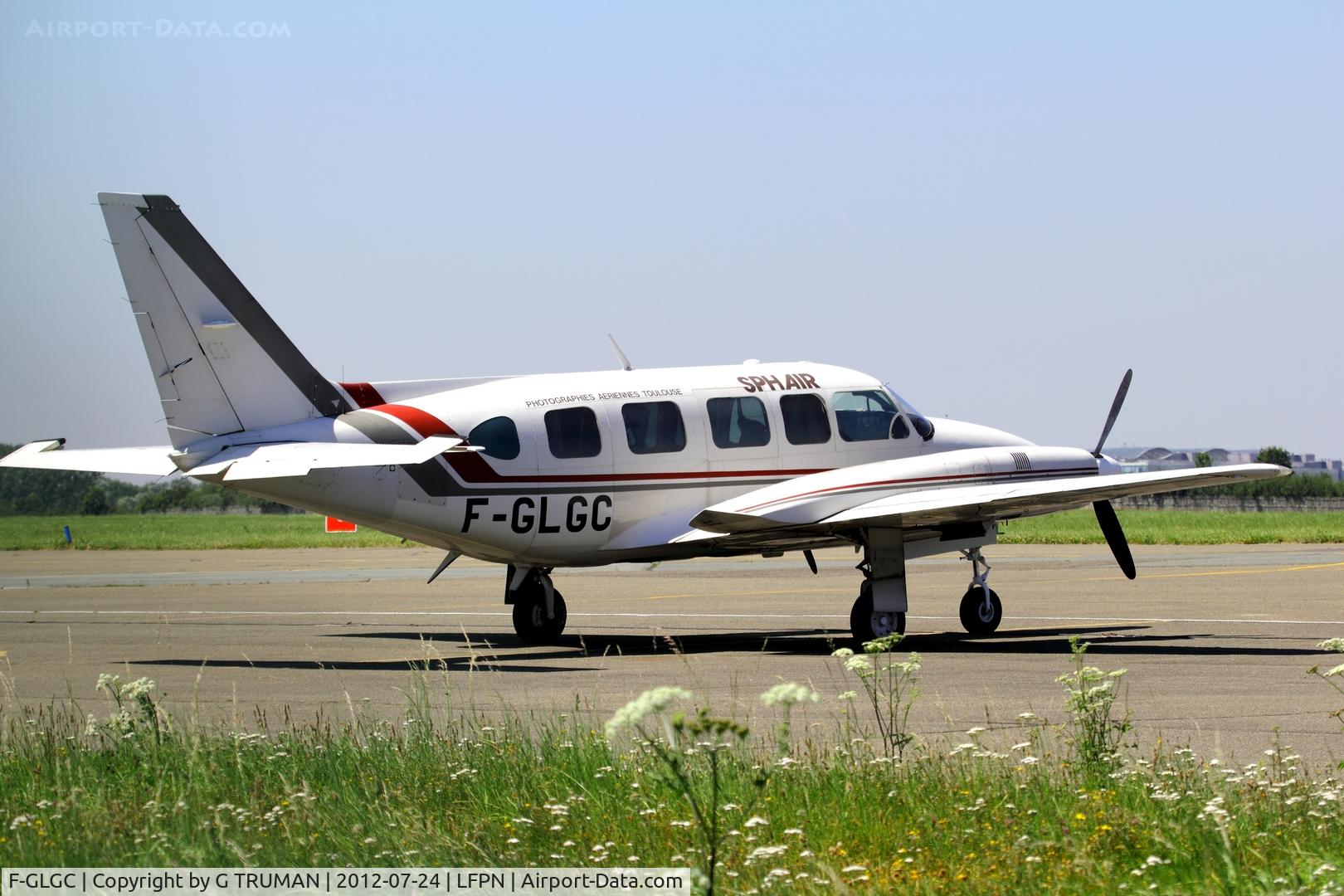 F-GLGC, Piper PA-31-350 Chieftain C/N 31-8052149, Visiting Toussus from its base at Toulouse