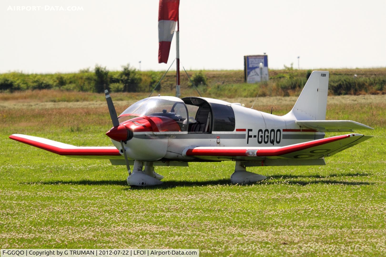 F-GGQO, Robin DR-400-100 Cadet C/N 1864, Parked on the grass while visiting Abbeville