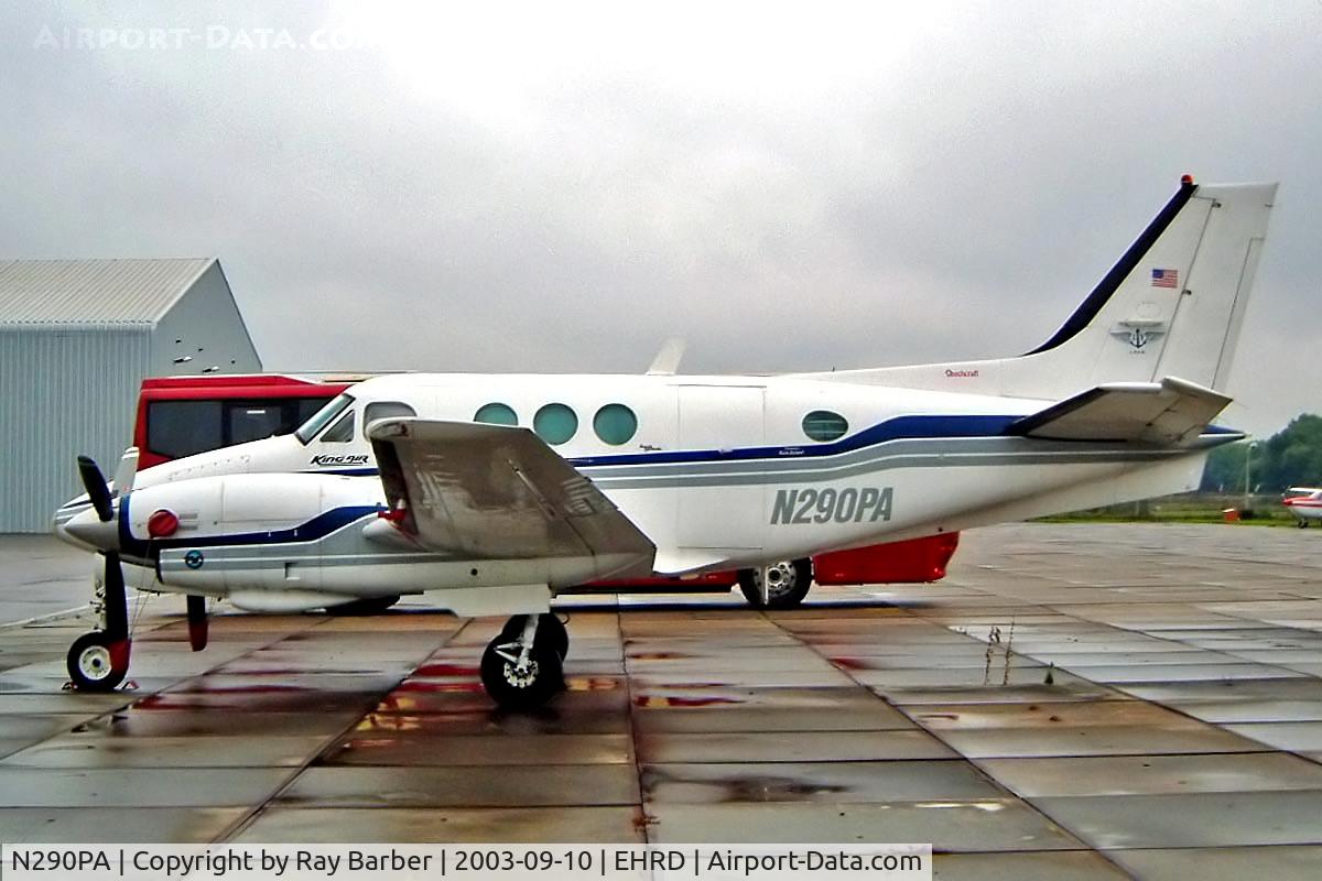 N290PA, 1971 Beech C90 King Air C/N LJ-519, Seen here.