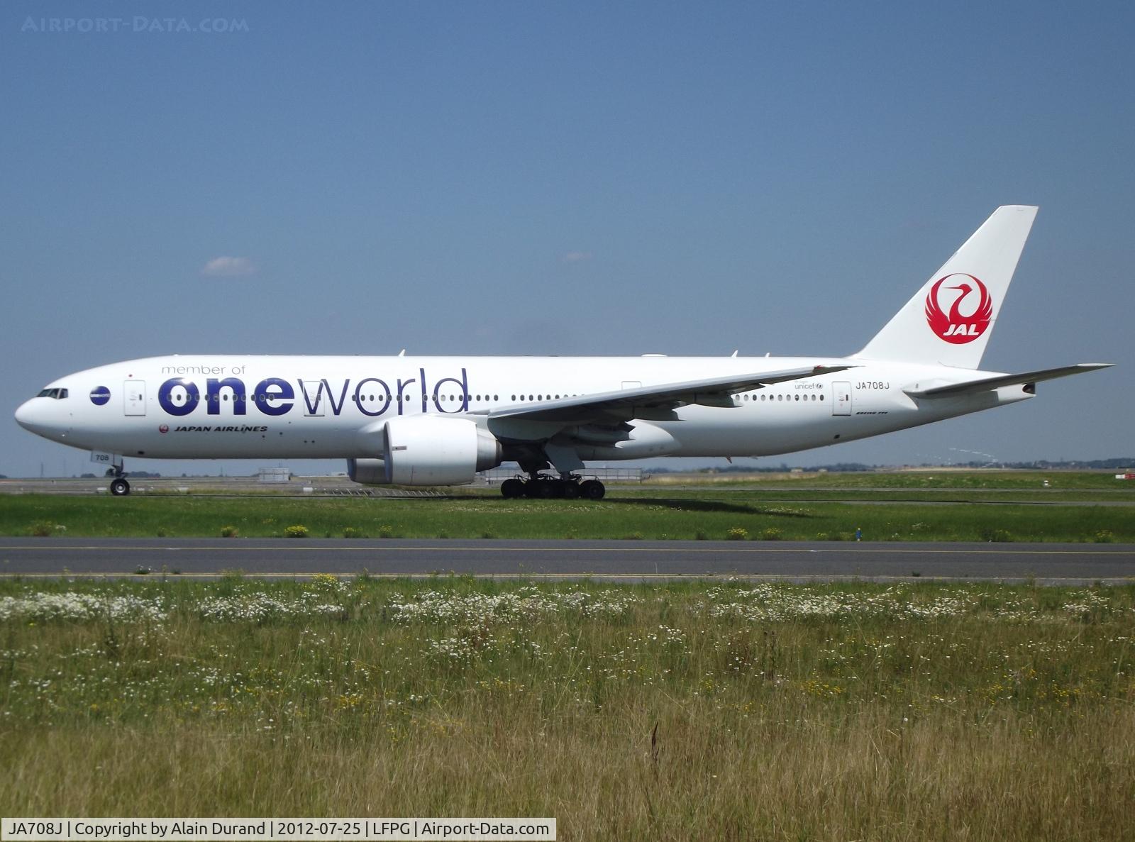 JA708J, 2004 Boeing 777-246/ER C/N 32895, Delivered new in 2004, c/n 483 was appointed as one of JAL's permanant embassador by OneWorld in May 2012.