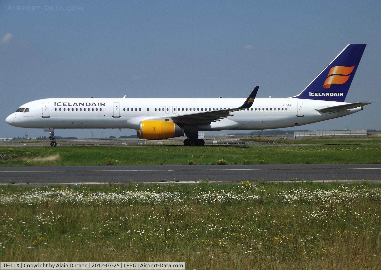 TF-LLX, 2000 Boeing 757-256 C/N 29311, White bottomed Lima-Xray came under the light as the 940th 757 built twelve years ago when delivered to Iberia as EC-HIU. Eventual move to Iceland took place in 2011.