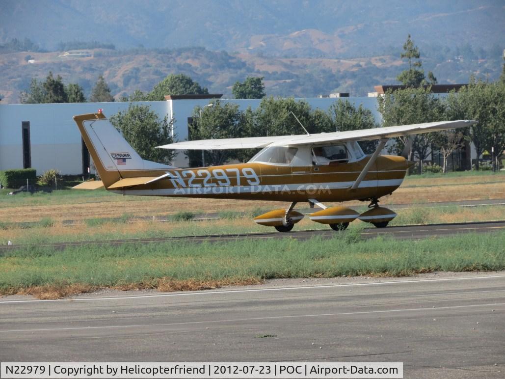 N22979, 1968 Cessna 150H C/N 15068655, Taxiing to runway 26L