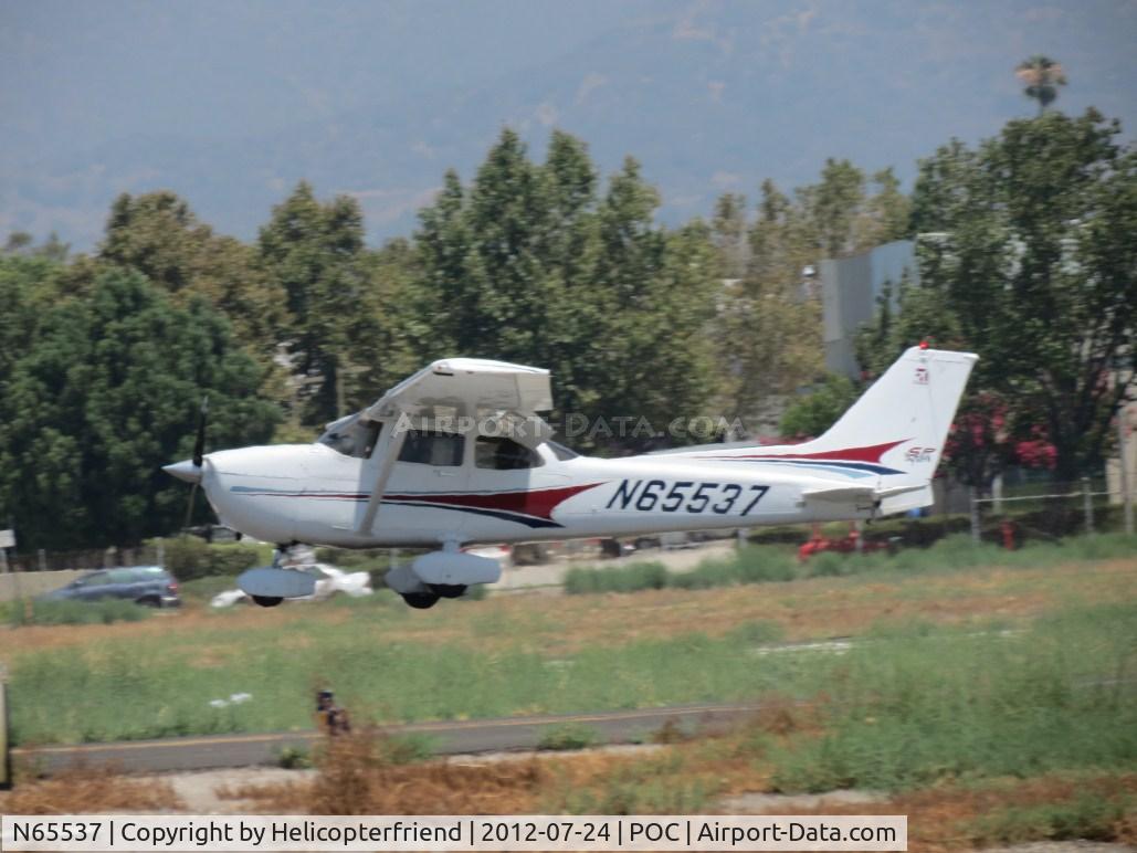 N65537, 2004 Cessna 172S C/N 172S9726, Landing on runway 26L