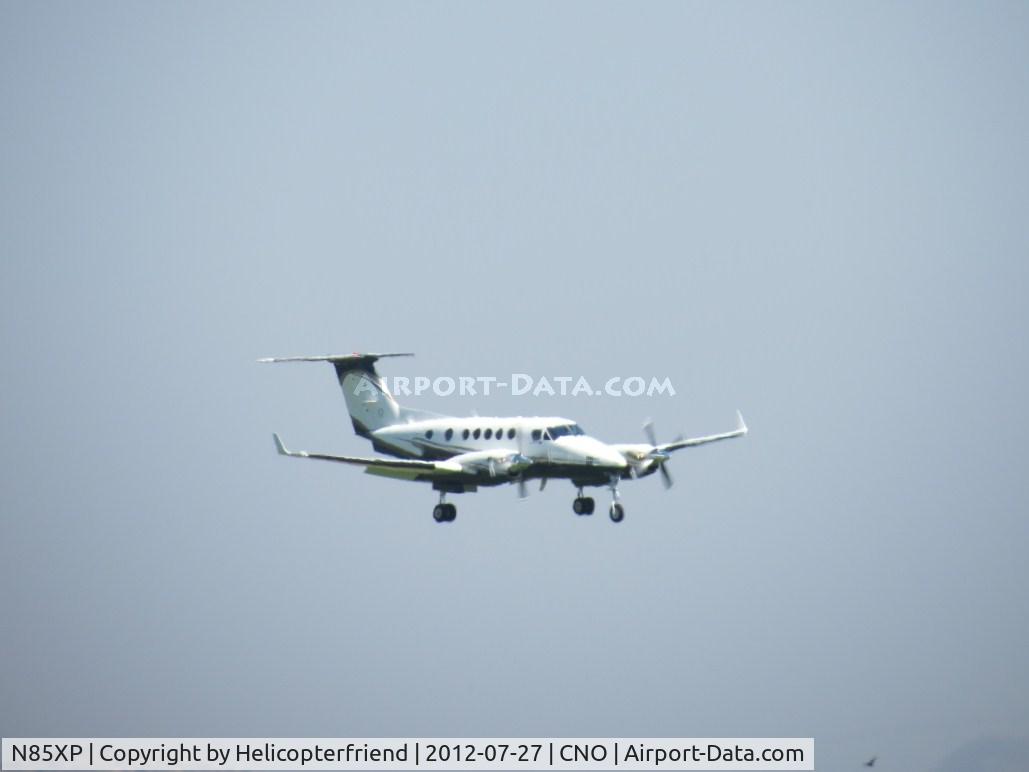 N85XP, 1984 Beech B200 King Air C/N BB-1202, Turning final from base for 26R