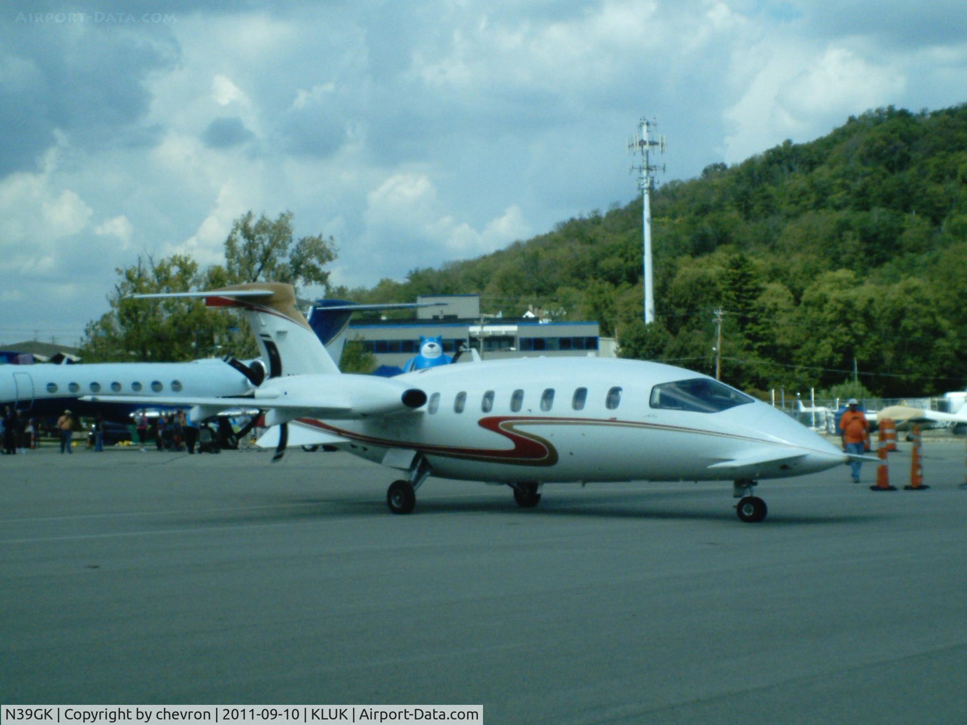 N39GK, 2000 Piaggio P-180 Avanti C/N 1039, at kluk aviation days