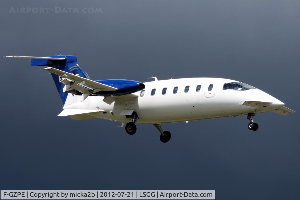 F-GZPE, 2003 Piaggio P-180 Avanti C/N 1064, Landing in 05