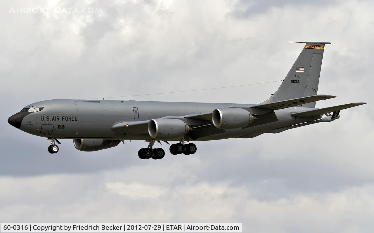 60-0316, 1960 Boeing KC-135R Stratotanker C/N 18091, on final RW26
