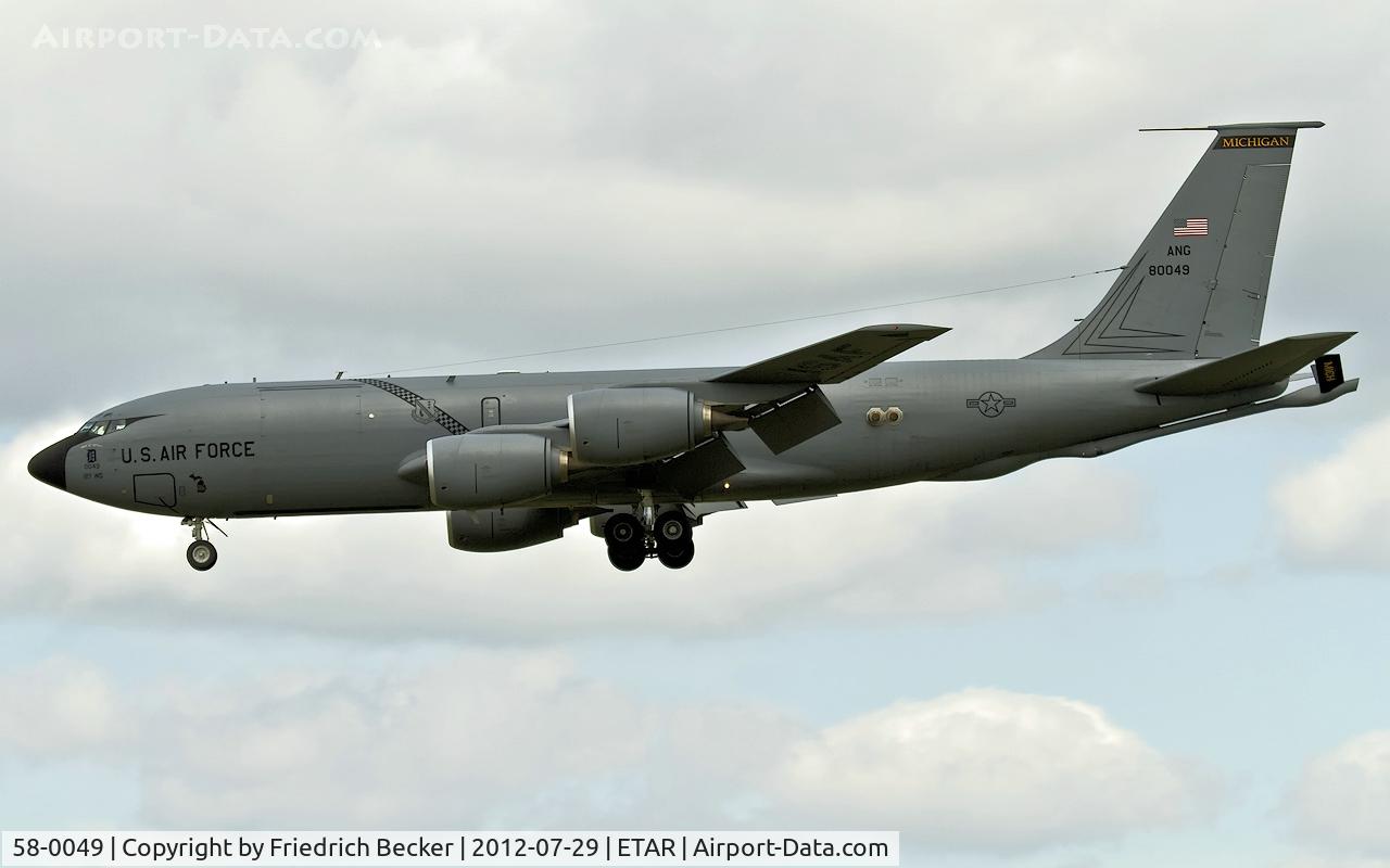 58-0049, 1958 Boeing KC-135T Stratotanker C/N 17794, on final RW26