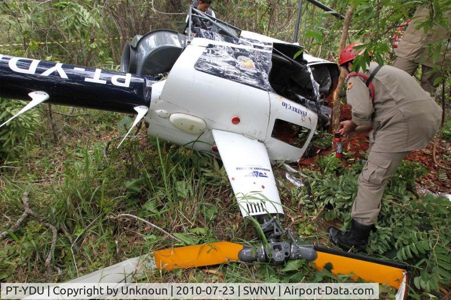 PT-YDU, 2005 Robinson R22 Alpha C/N 2569, The pilot decided to execute a vertical takeoff of maximum performance under closed vegetation area. The pilot lost the control of the aircraft colliding with some trees and the ground later.