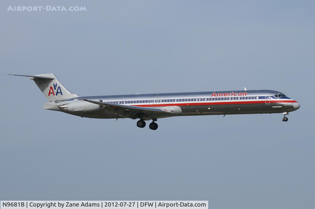 N9681B, 1999 McDonnell Douglas MD-83 (DC-9-83) C/N 53631, American Airlines landing at DFW Airport